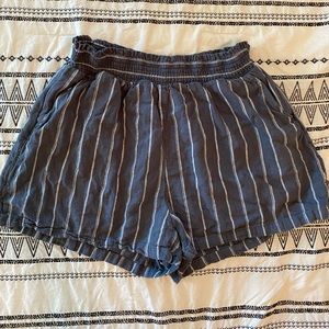 Comfy, flown, high waisted shorts